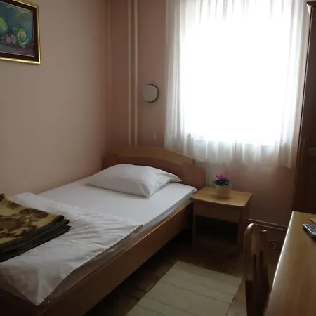 Bed & Breakfast Divjak 3*