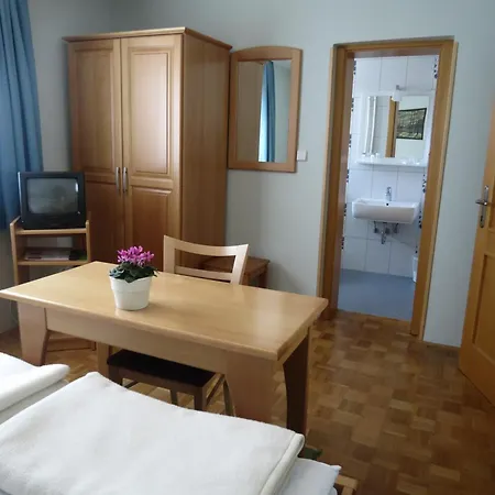 Bed & Breakfast Divjak 3*