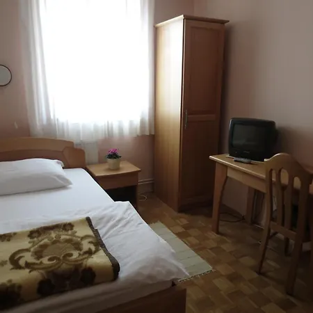 Bed & Breakfast Divjak 3*